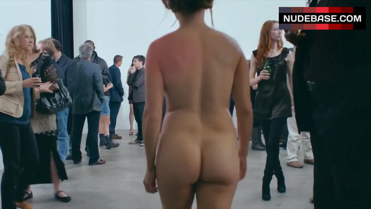 Jennifer Jason Leigh Full Naked in Art Gallery – The Moment (0:25) |  NudeBase.com