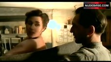 8. Nina Kunzendorf Full Frontall – Verlorenes Land