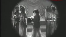 3. Gina Lollobrigida Ass Scene – Les Belles De Nuit