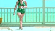 9. Jennifer Lopez Bikini Scene – E! True Hollywood Story