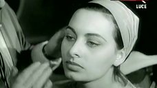 5. Sophia Loren Boobs Scene – Looking For Sophia