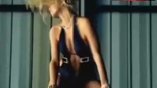 3. Paris Hilton Hot Car Washing – Carl'S Jr. Paris Hilton Commercial