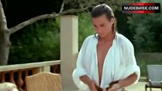 8. Barbara Nielsen Nude Sunbathing – L' Annee Des Meduses