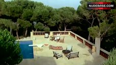 9. Barbara Nielsen Nude Sunbathing – L' Annee Des Meduses