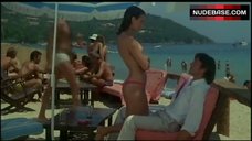 3. Barbara Nielsen Bikini Scene – L' Annee Des Meduses