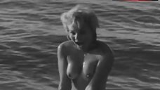 Tania Maro Shows Nude Boobs – Jason X (0:28) | NudeBase.com