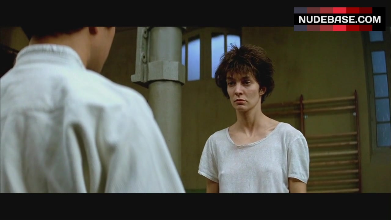 Anne Parillaud Pokies Through Top – La Femme Nikita (0:16) | NudeBase.com