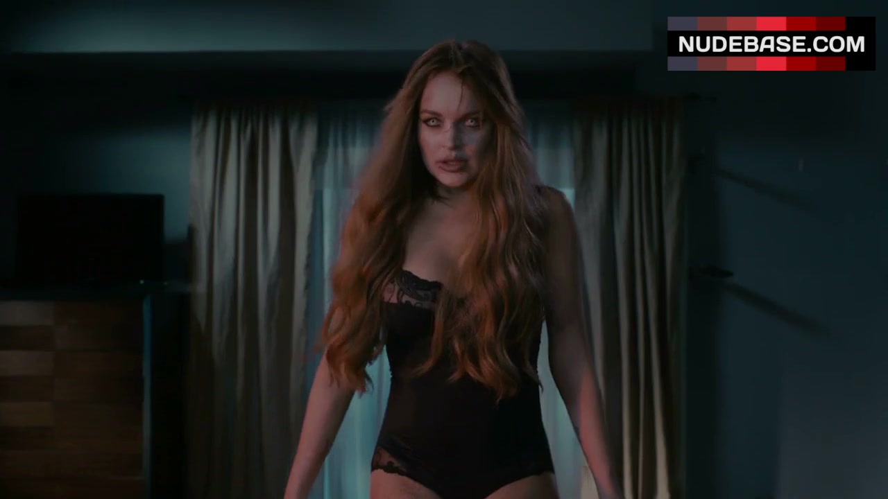 Lindsay Lohan Hot Scene – Scary Movie