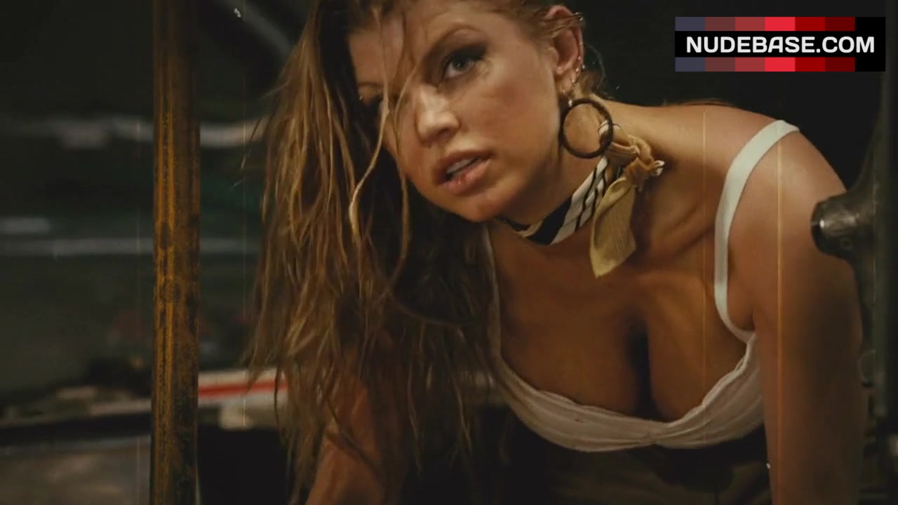 Fergie Cleavage – Planet Terror (0:14) | NudeBase.com