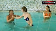 10. Teri Polo Bikini Scene – Meet The Parents