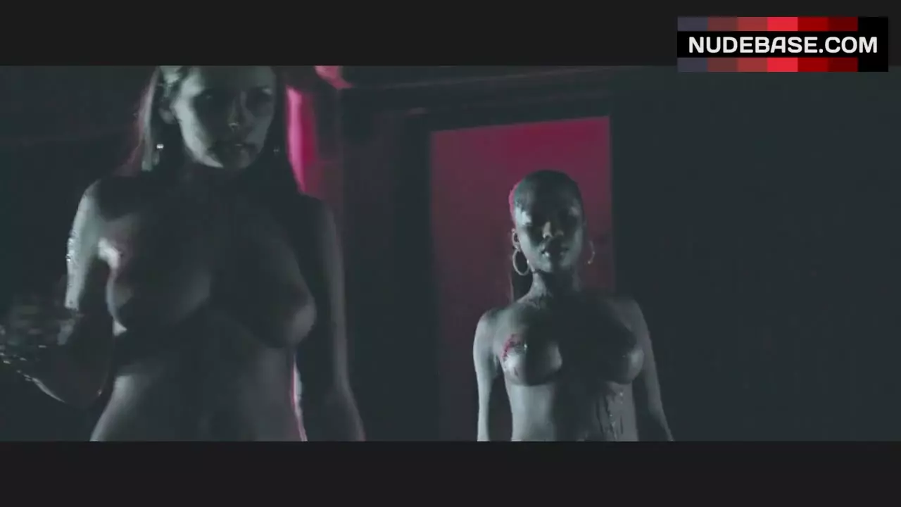 Ana Danilina Naked Tits – Resident Evil: Apocalypse (0:20) | NudeBase.com