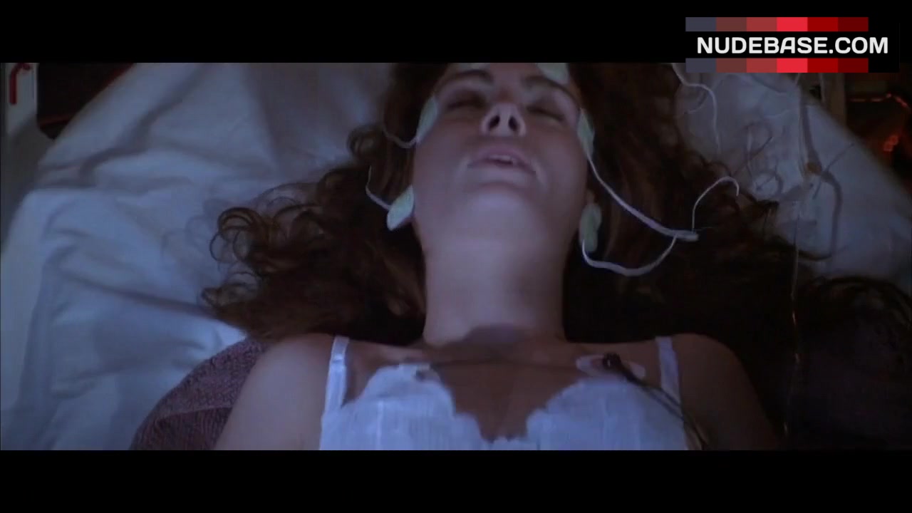 Julia Roberts in Lingerie – Flatliners (1:02) | NudeBase.com