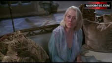 3. Isabella Rossellini Hot Scene – Death Becomes Her