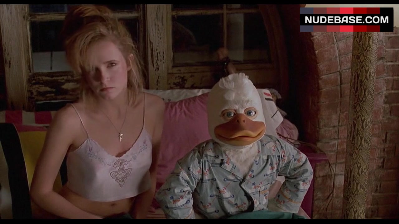 Lea Thompson in White Underwear – Howard The Duck (0:52) | NudeBase.com