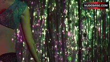 2. Olivia Wilde Striptease Scene – Asser
