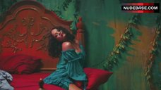 7. Rihanna Breasts Flash – Wild Thoughts