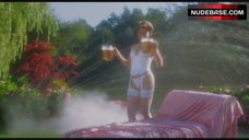 5. Julie Bowen Hot Scene – Happy Gilmore