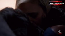 2. Liza Weil Lesbian Kiss – How To Get Away With Murder