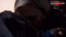 3. Liza Weil Lesbian Kiss – How To Get Away With Murder