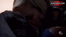 8. Liza Weil Lesbian Kiss – How To Get Away With Murder