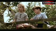 5. Sarah Trigger Nude Tits Through Window – Paradise