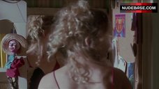 3. Kyra Sedgwick Lesbian Scene – What'S Cooking?