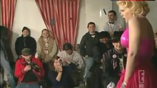 3. Anna Nicole Smith Hot Scene – The Anna Nicole Show