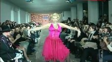 4. Anna Nicole Smith Hot Scene – The Anna Nicole Show