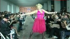 5. Anna Nicole Smith Hot Scene – The Anna Nicole Show