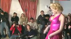 7. Anna Nicole Smith Hot Scene – The Anna Nicole Show