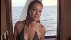 Sexy Jaclyn Smith in Bikini – Charlie'S Angels