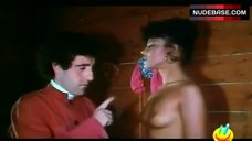 8. Xiomara Gonzales Tits Scene – E Forte Un Casino!