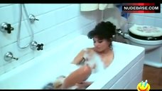 10. Xiomara Gonzales Naked in Hot Tub – E Forte Un Casino!