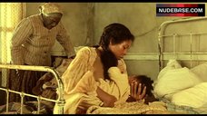 6. Lisa Gay Hamilton Breast Feeding – Beloved