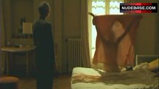 10. Leelee Sobieski Naked Sitting on Bed – L' Idole