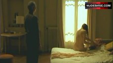 9. Leelee Sobieski Naked Sitting on Bed – L' Idole