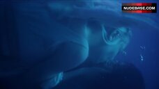 10. Zendaya Lesbian Kiss in Underwater – Euphoria