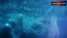 2. Zendaya Lesbian Kiss in Underwater – Euphoria