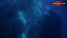 9. Zendaya Lesbian Kiss in Underwater – Euphoria