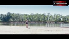 10. Zofia Wichlacz Sexy Scene – Miasto 44