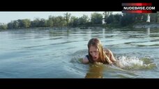 6. Zofia Wichlacz Sexy Scene – Miasto 44