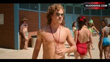 8. Sexy Francesca Reale in Bikini – Stranger Things