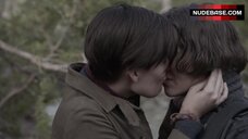 10. Maggie Grace Lesbian Kissing – Fear The Walking Dead