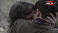 6. Maggie Grace Lesbian Kissing – Fear The Walking Dead