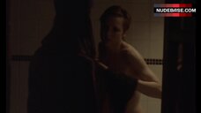 9. Julia Kijowska Nude in Lesbi Scene – Nina