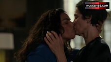 9. Sarita Choudhury Lesbi Scene – Jessica Jones