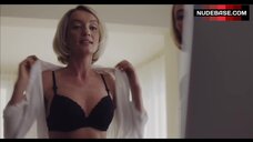 Karina Smulders Flashes Bra – The Neighbors