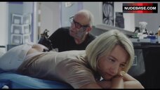 6. Karina Smulders Ass Crack – The Neighbors