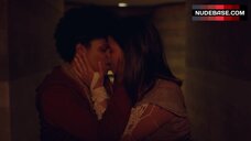 Vaneza Oliveira Lesbian Scene – 3%