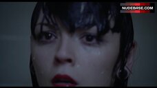 7. Naked Da Leigh in Shower – Hell'S Belle